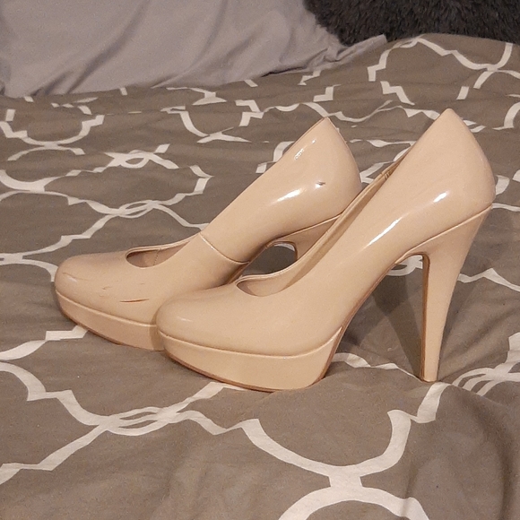 La château nude heels - Picture 1 of 6